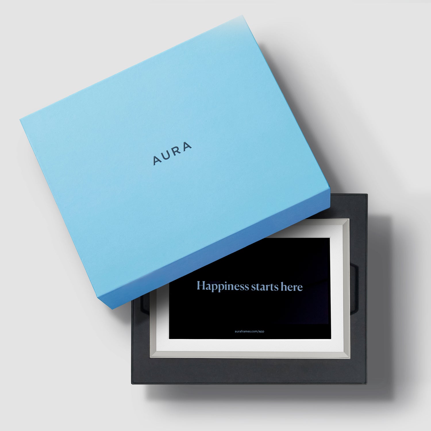 Carver by Aura Intelligenter digitaler Bilderrahmen 10,1 Zoll HD WLAN Gravel (Anthrazit) oder Clay (Lehm) mit weißem Passepartout