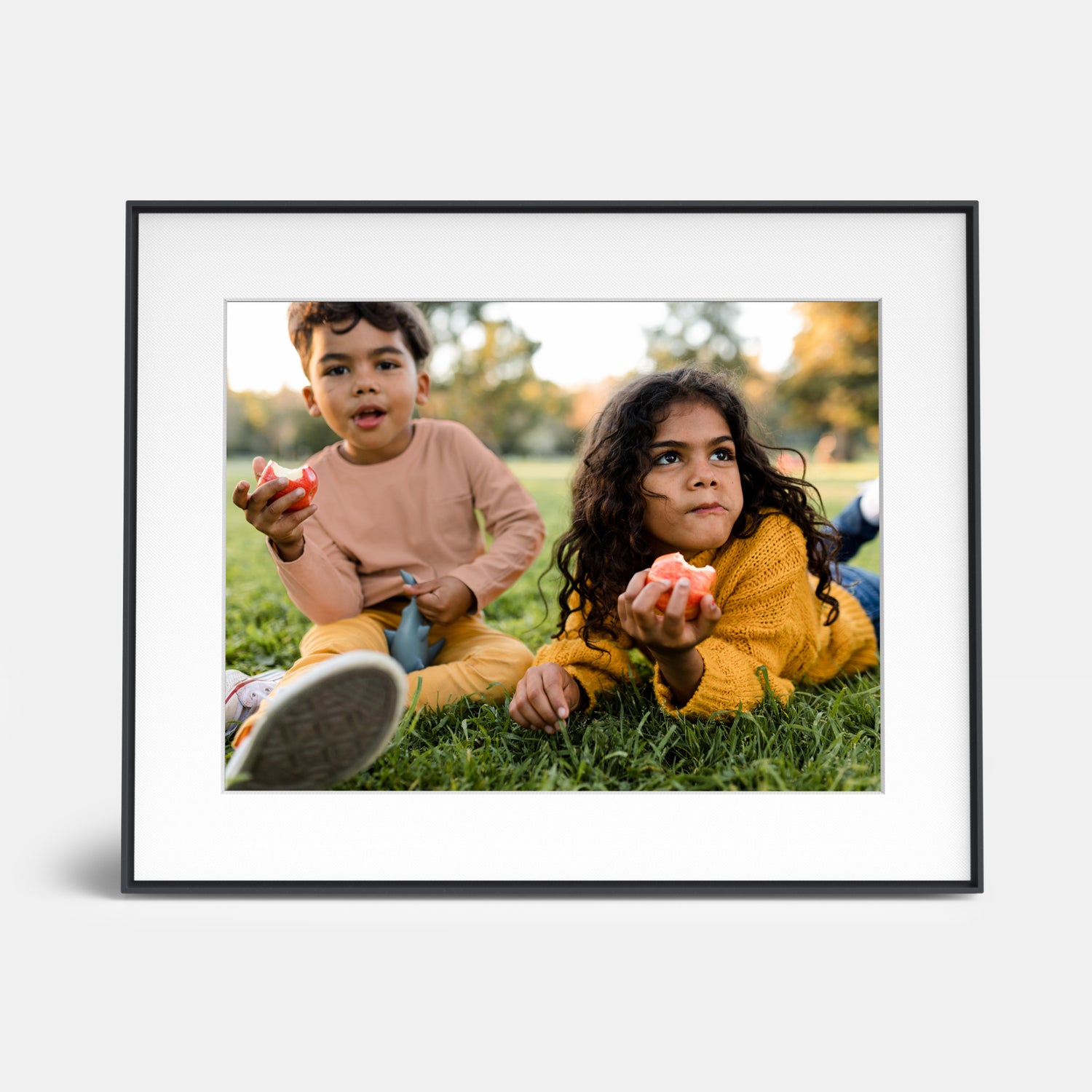 Walden by Aura Intelligent Digital Picture Frame 15 Zoll HD WLAN Ink (Dunkel) oder Clay (Hell)