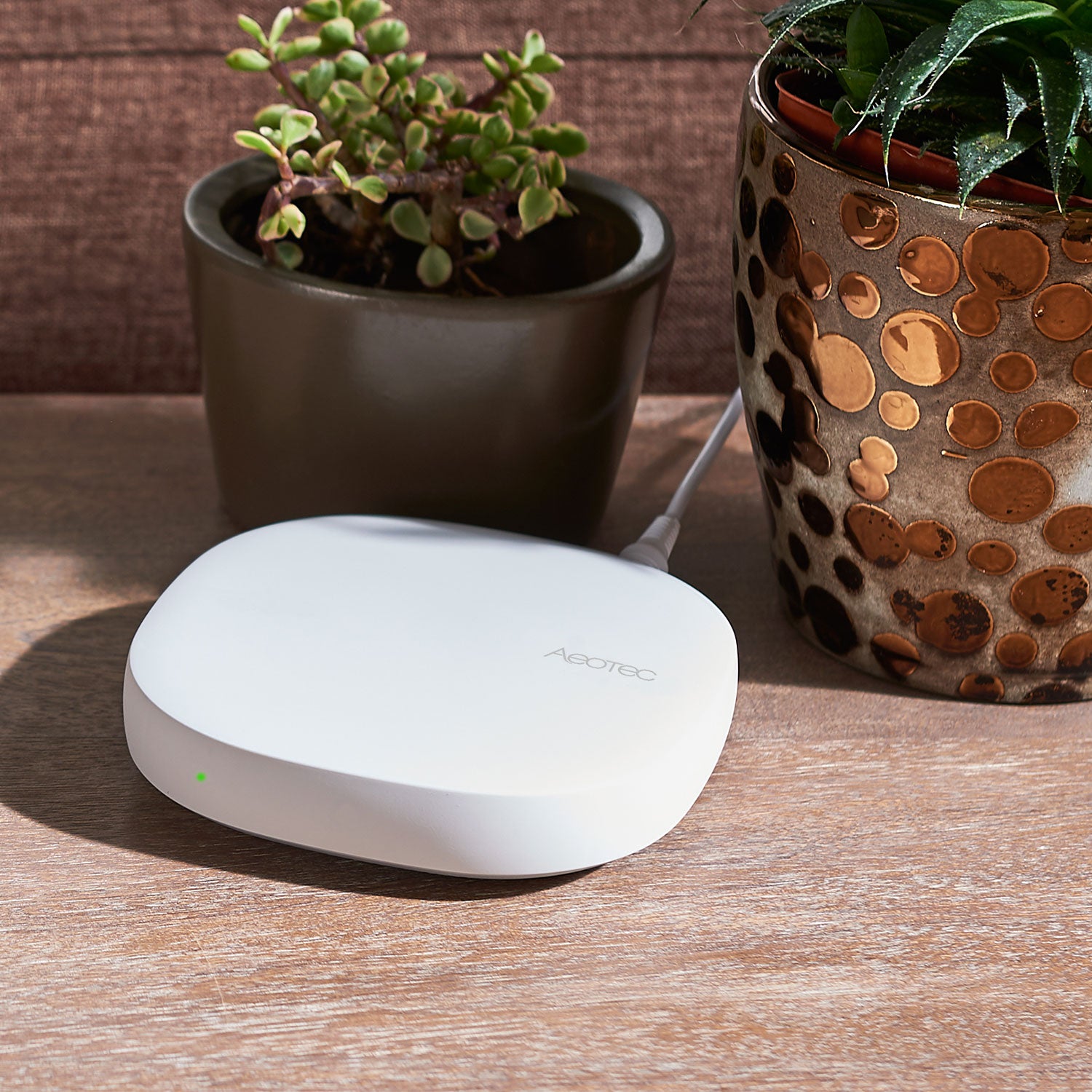 Aeotec Smart Home Hub - Works as a SmartThings Hub Lifestyle