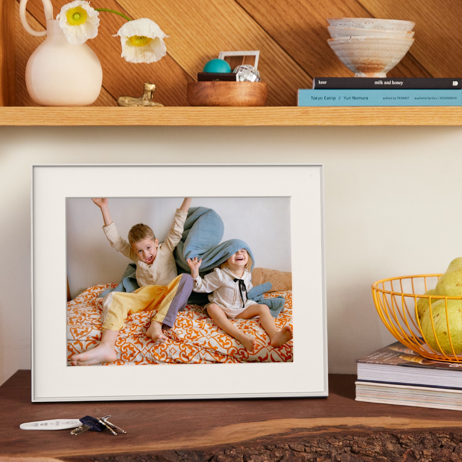 Walden by Aura Intelligent Digital Picture Frame 15 Zoll HD WLAN Ink (Dunkel) oder Clay (Hell)